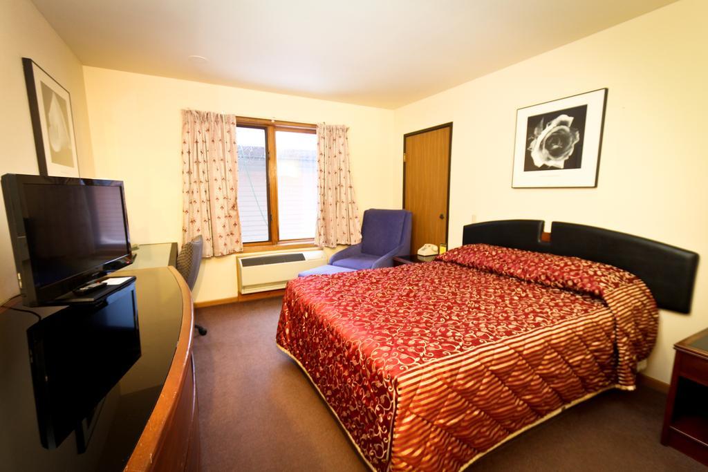 Luck Country Inn Номер фото